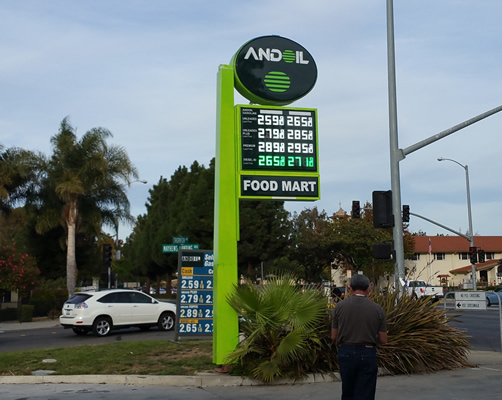 GS Series LED fuel prices installed on a Food Mart pole sign