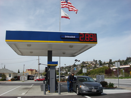 GS Series LED gas price display installed at a fuel station
